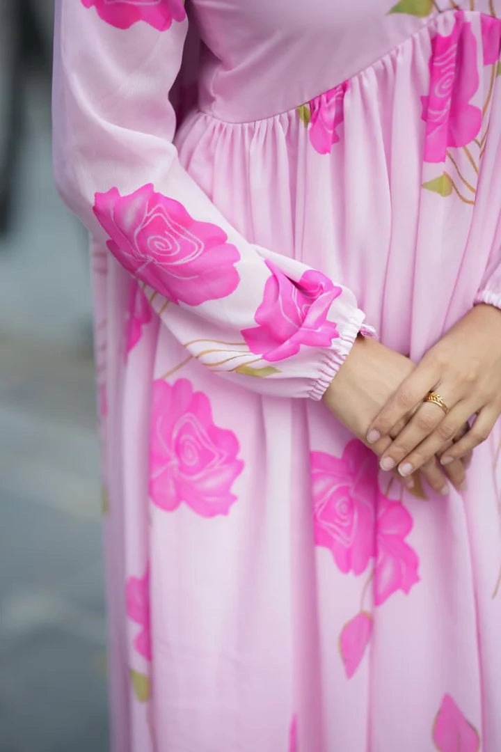 Rosy Floral Alia Cut Model