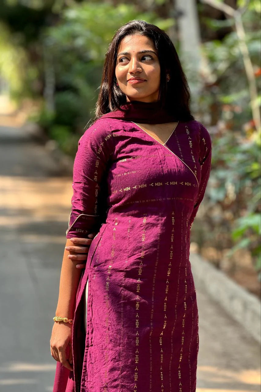 AADHIRA-SIMPLE & ELEGENT KURTI
