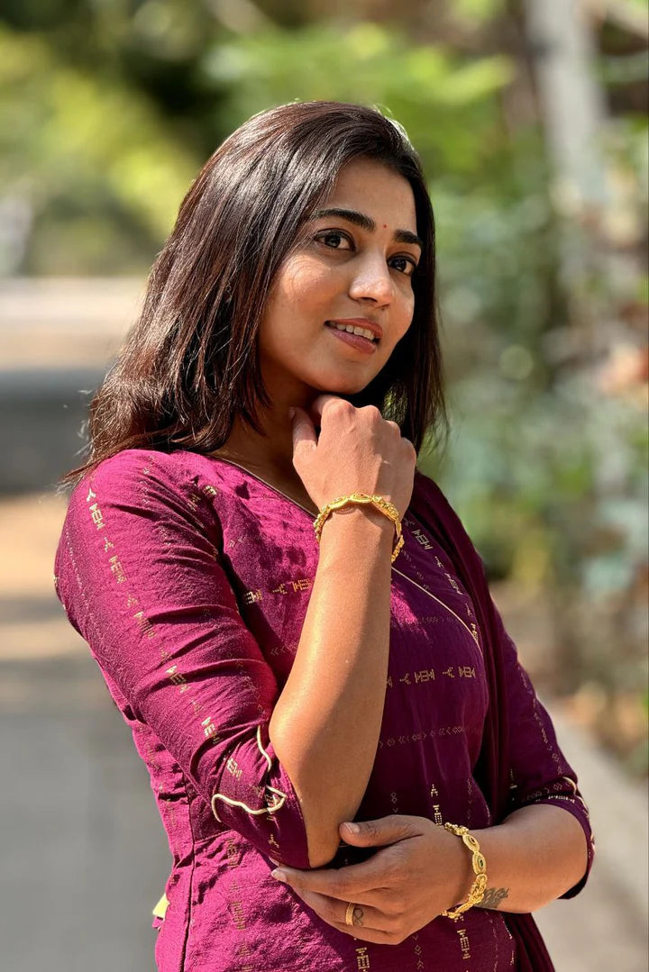 AADHIRA-SIMPLE & ELEGENT KURTI