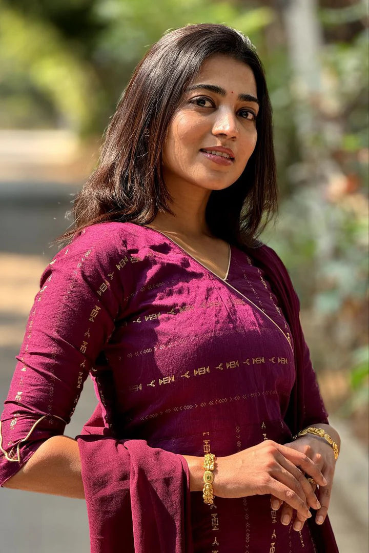 AADHIRA-SIMPLE & ELEGENT KURTI
